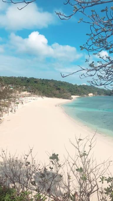 Modern Tropical Luxe Apartment - Boracay Newcoast Yapak Buitenkant foto