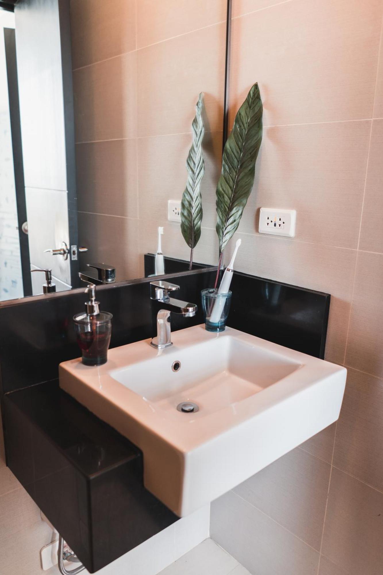 Modern Tropical Luxe Apartment - Boracay Newcoast Yapak Buitenkant foto
